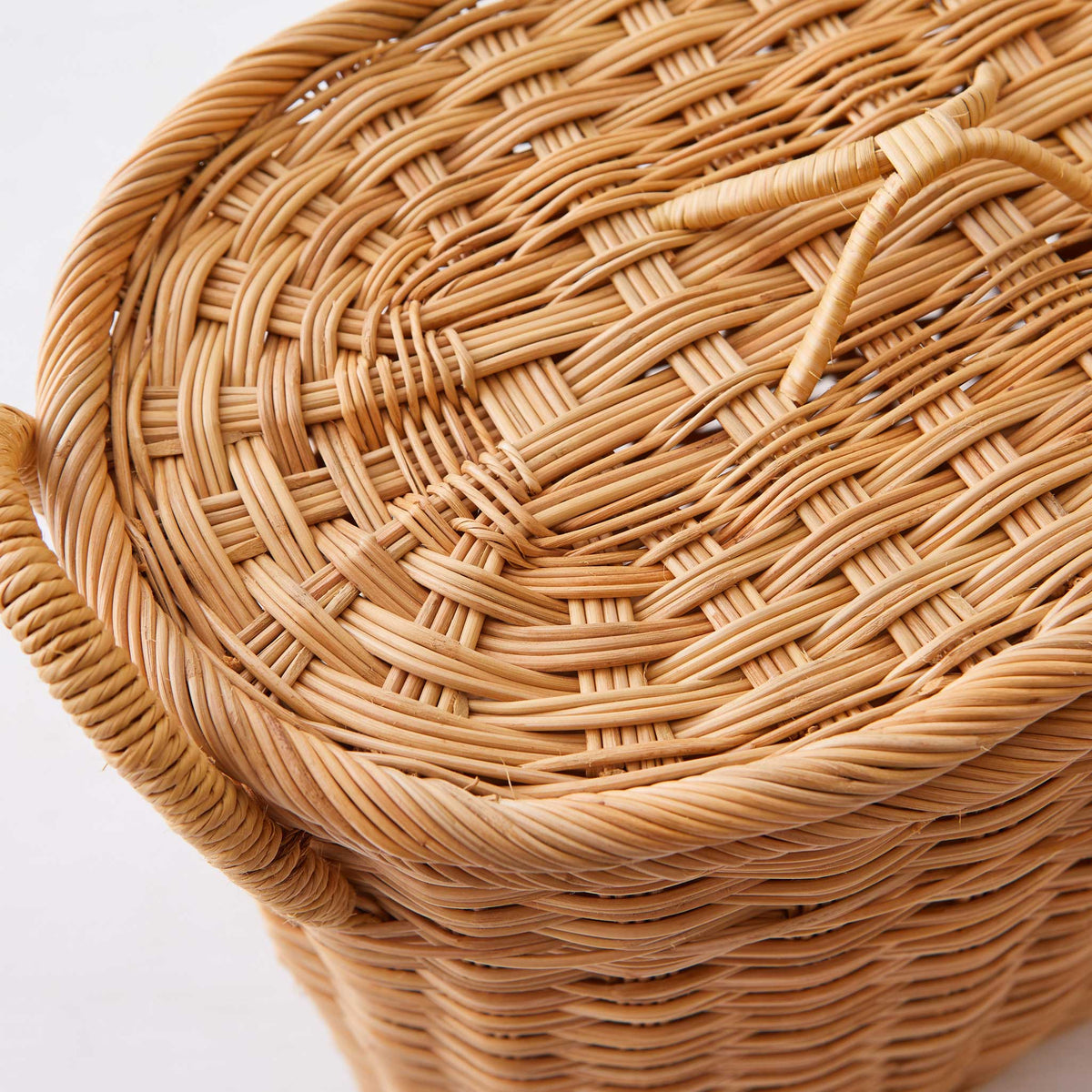 Oval rattan storage baskets with lids and handles. Perfect baskets for clothes, bathroom storage baskets, or baskets for shelves. XL, L, M, S, XS.