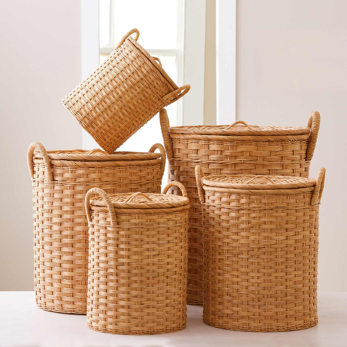 Round rattan storage baskets with lids and handles. Perfect baskets for clothes, bathroom storage baskets, or baskets for shelves. XL, L, M, S, XS.