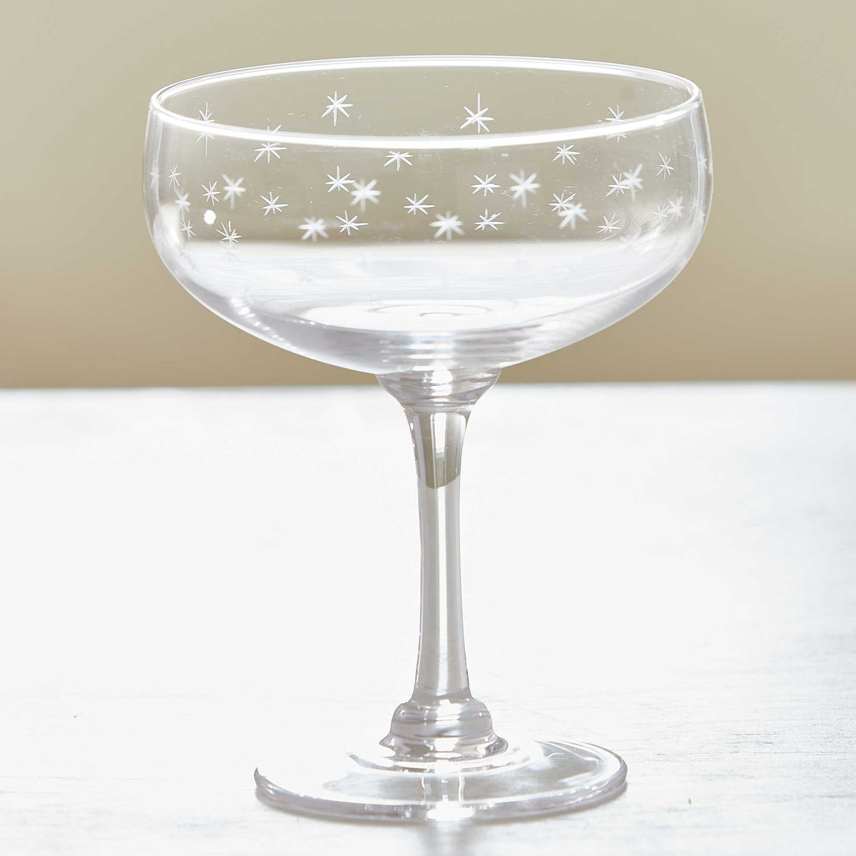 STAR-ENGRAVED CHAMPAGNE COUPES