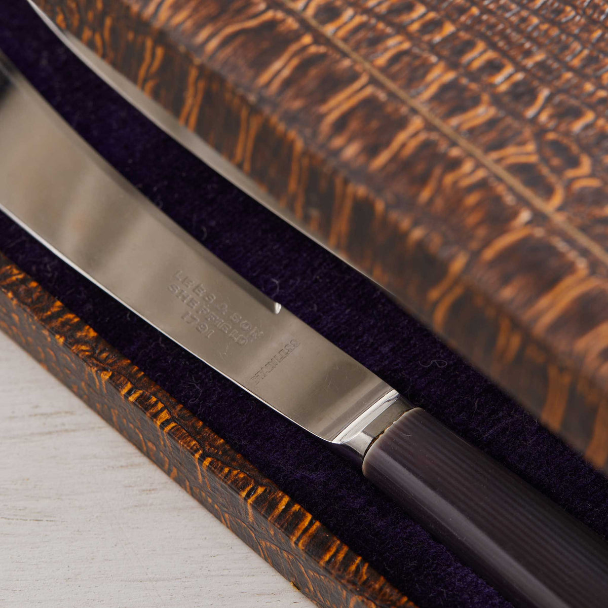 VINTAGE BOXED SET of BAKELITE SPREADERS