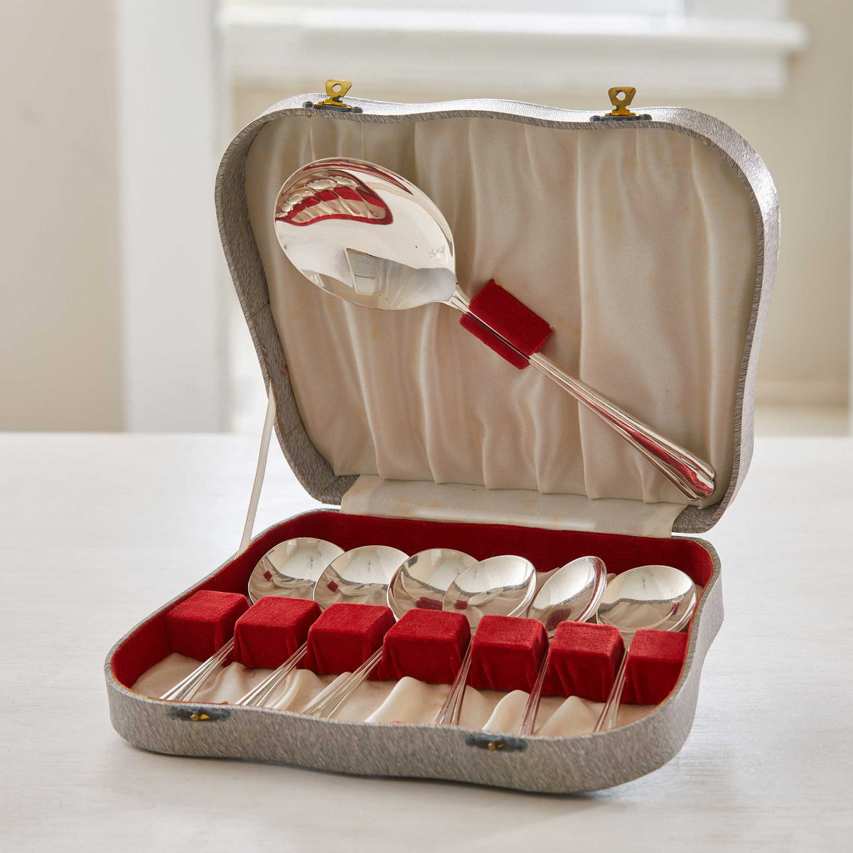 VINTAGE HOTEL SILVER ICE CREAM SET
