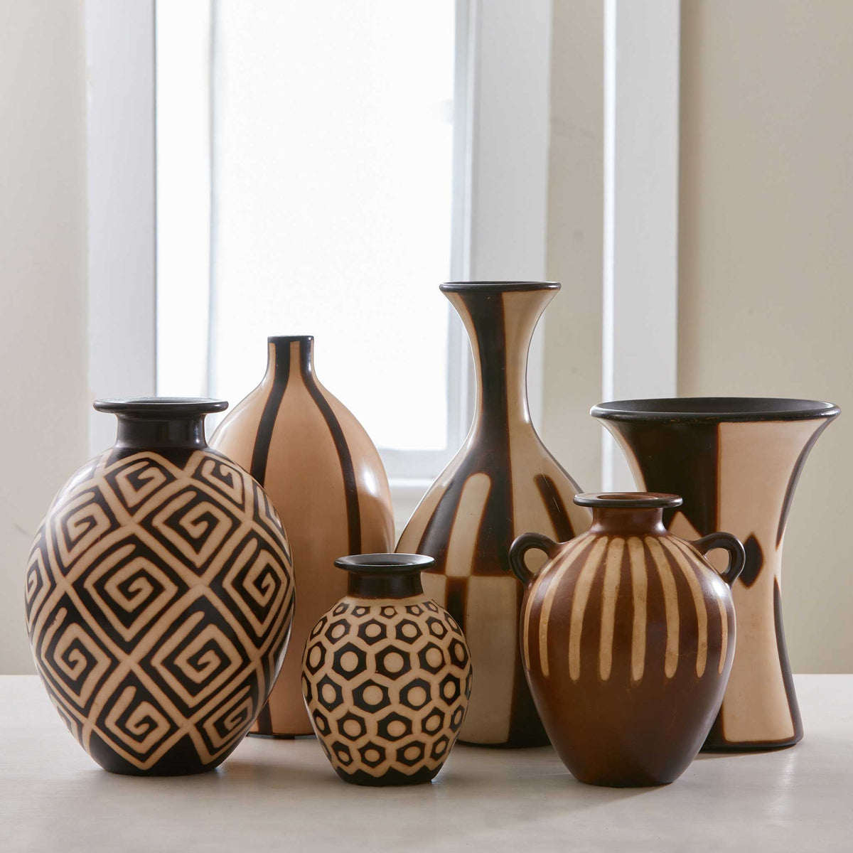 VINTAGE PERUVIAN VASE COLLECTION