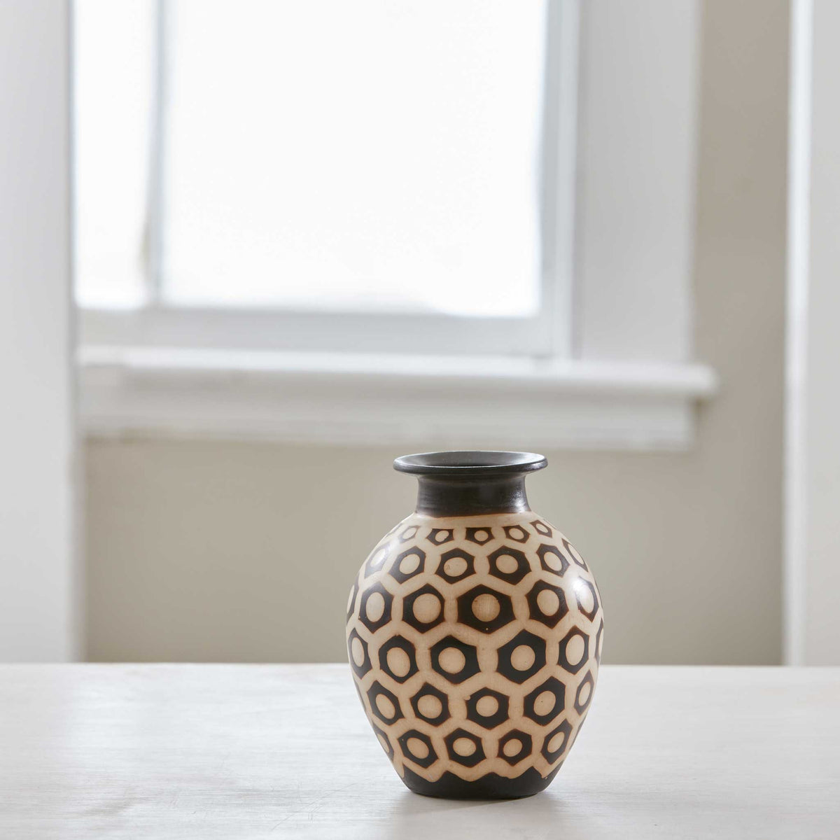 VINTAGE PERUVIAN VASE COLLECTION