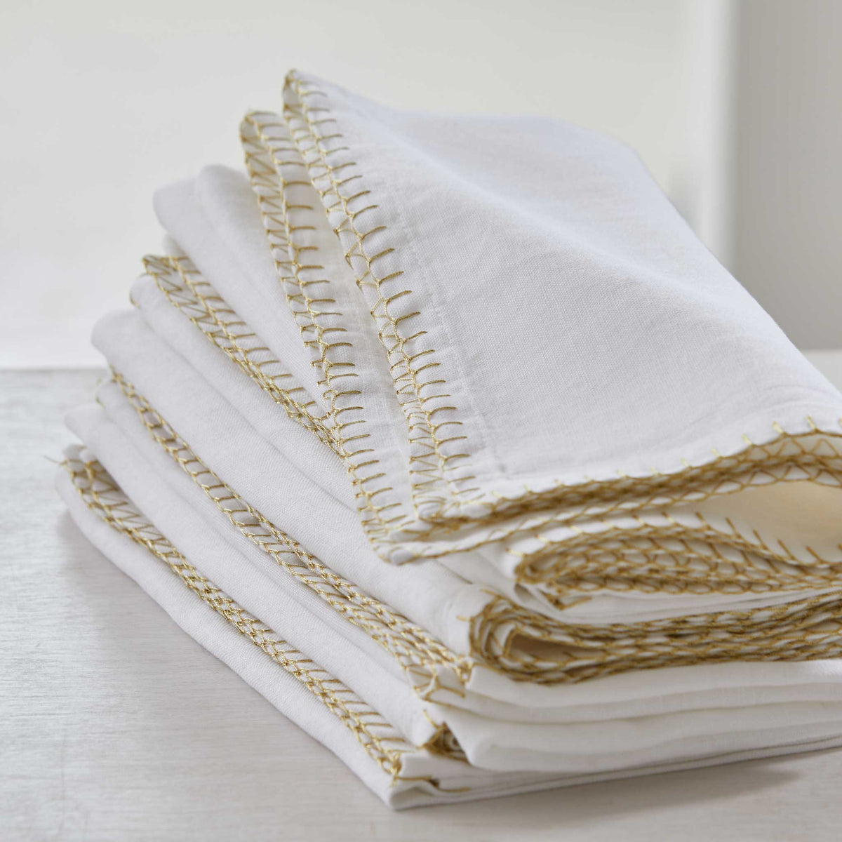 GOLD BLANKET-STITCHED LINEN NAPKIN