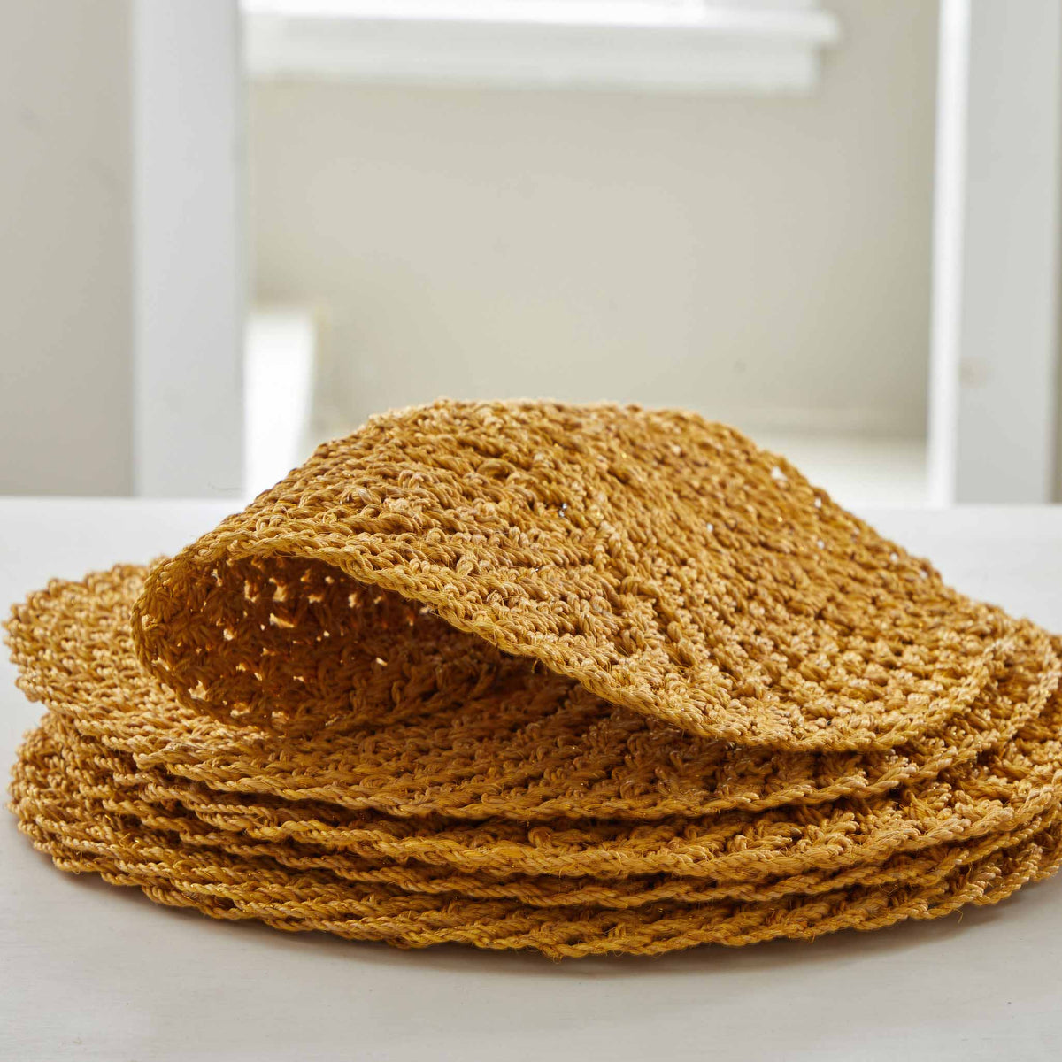 METALLIC GOLD CROCHET PLACEMAT