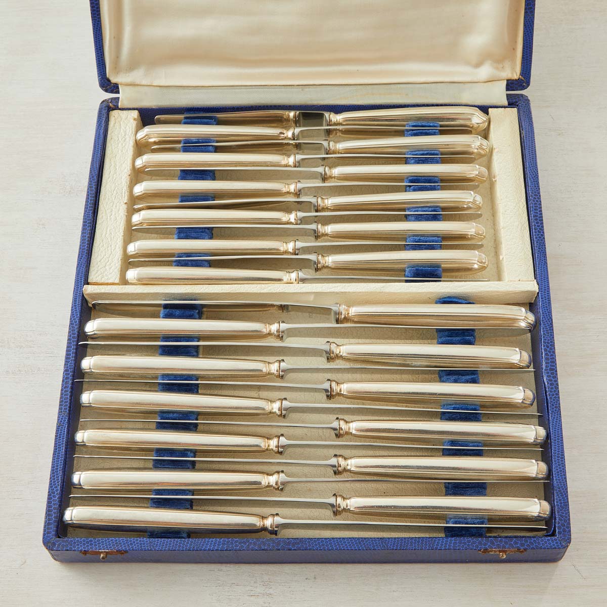 HOTEL SILVER BOXED SET of 24 KNIVES