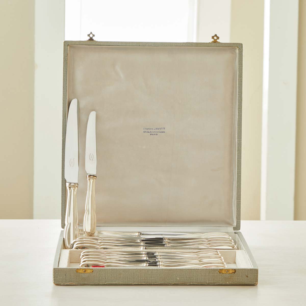 HOTEL SILVER BOXED SET of 24 KNIVES