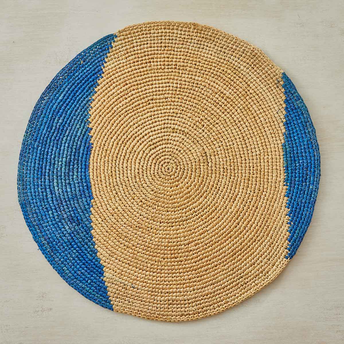 TWO-TONE RAFFIA ROUND PLACEMAT