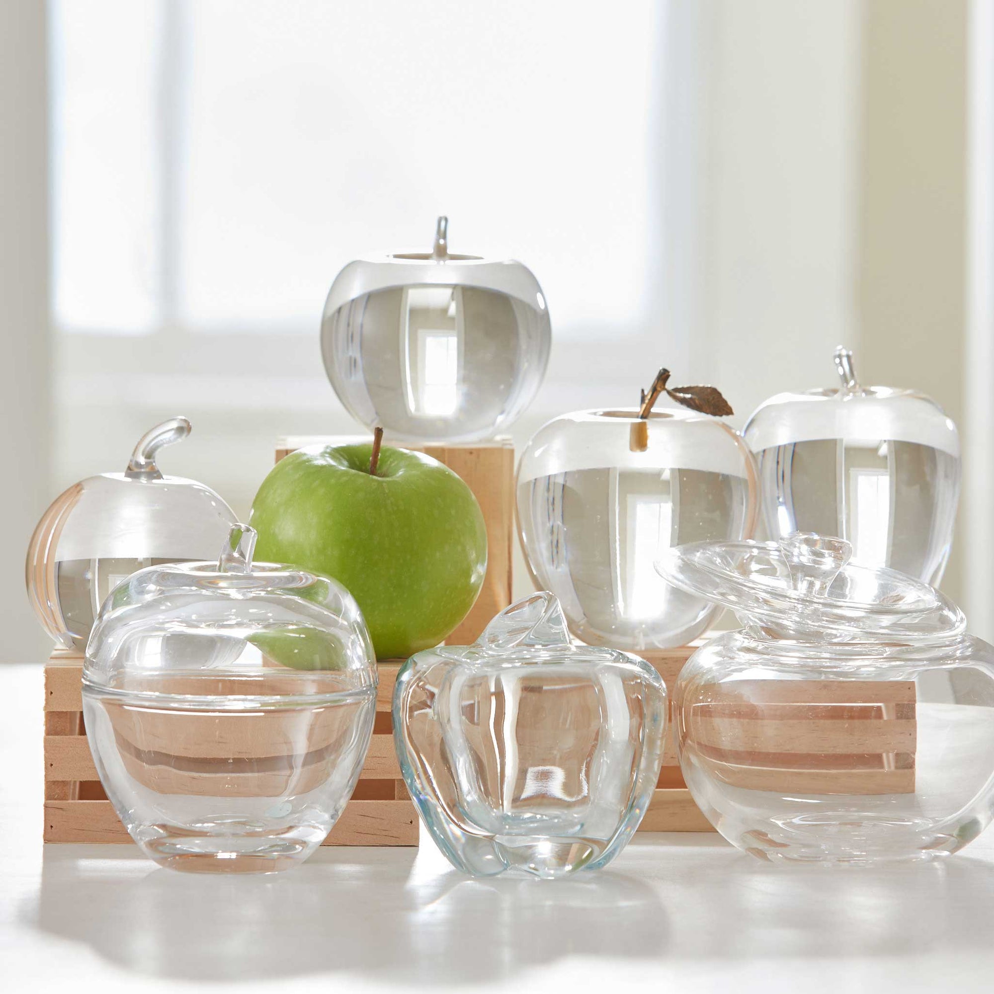 VINTAGE CRYSTAL AND GLASS APPLE COLLECTION