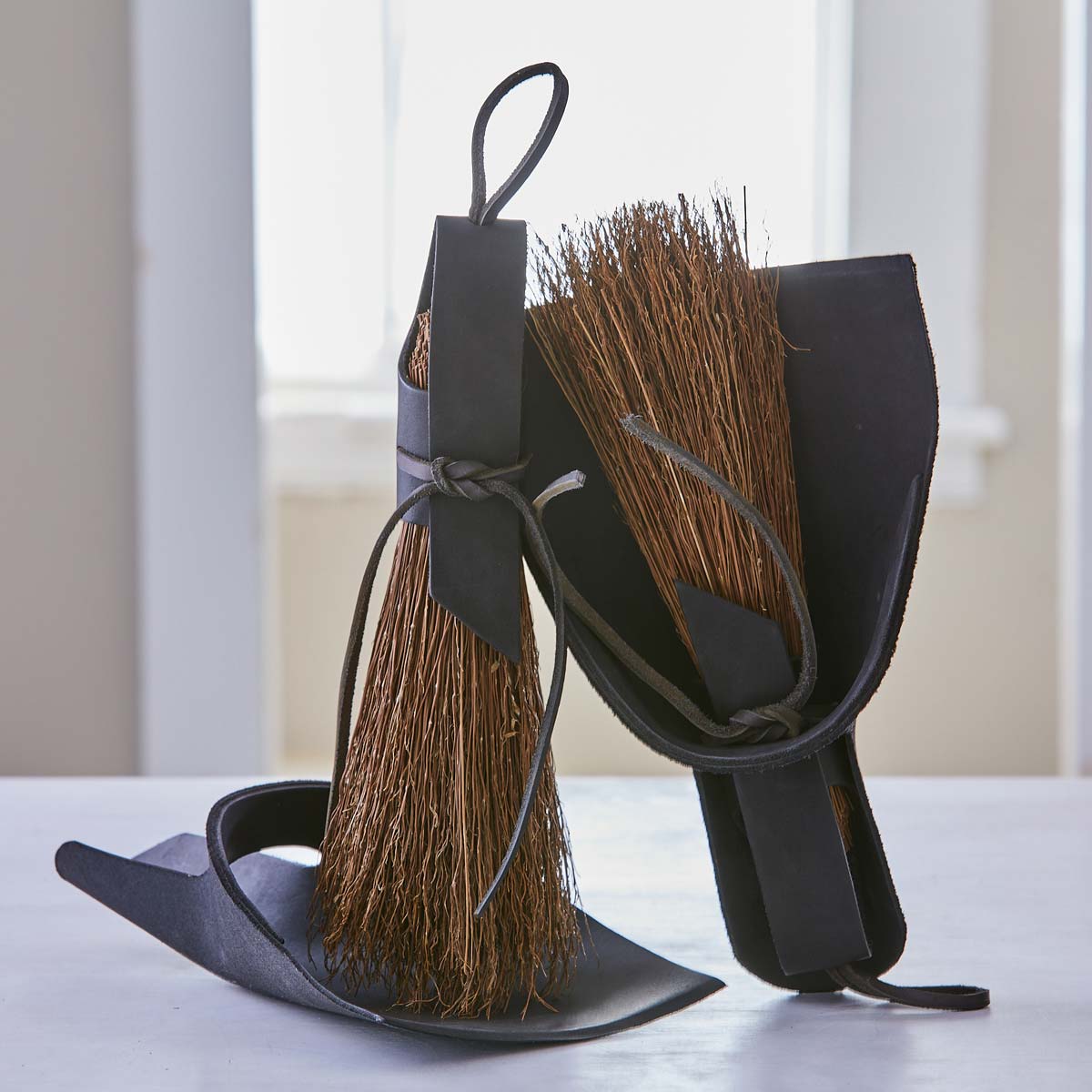 NESTING BROOM &amp; DUSTPAN SET