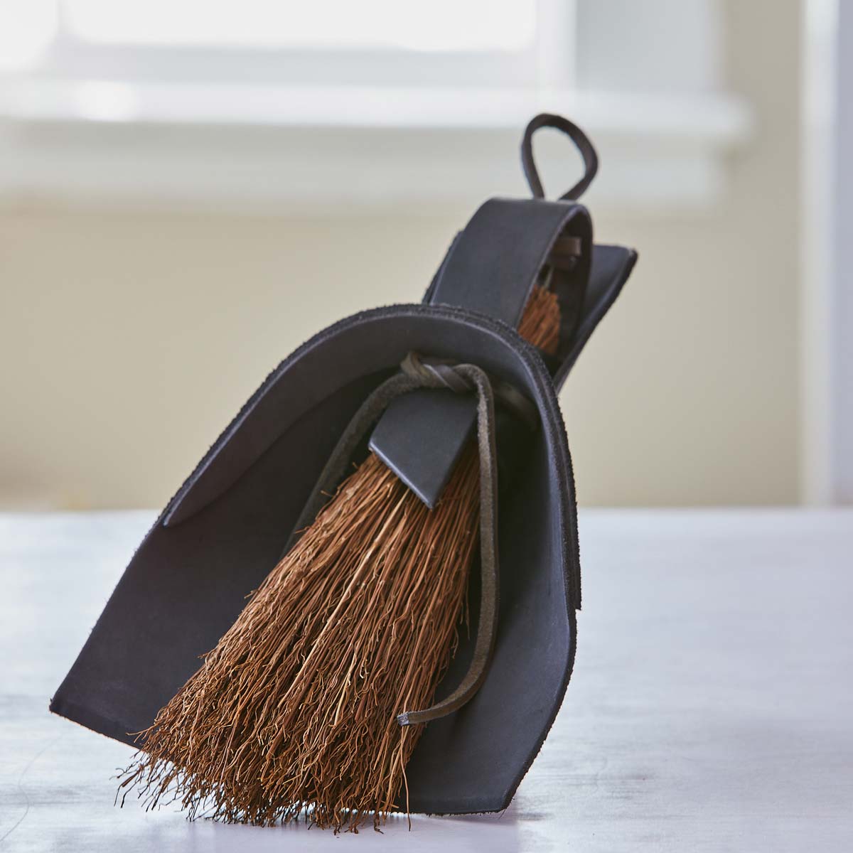 NESTING BROOM &amp; DUSTPAN SET