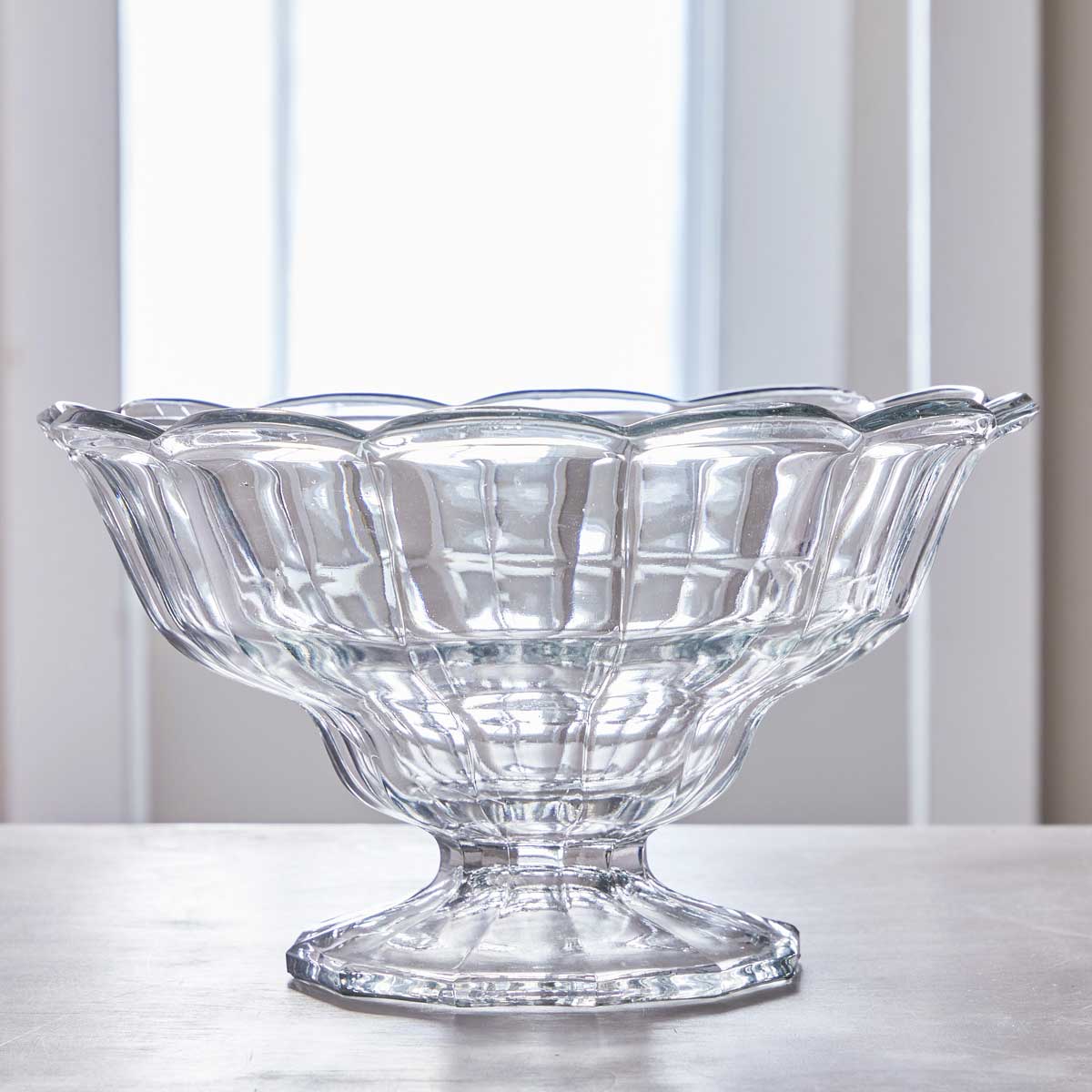 VINTAGE FOOTED DECORATIVE GLASS BOWL