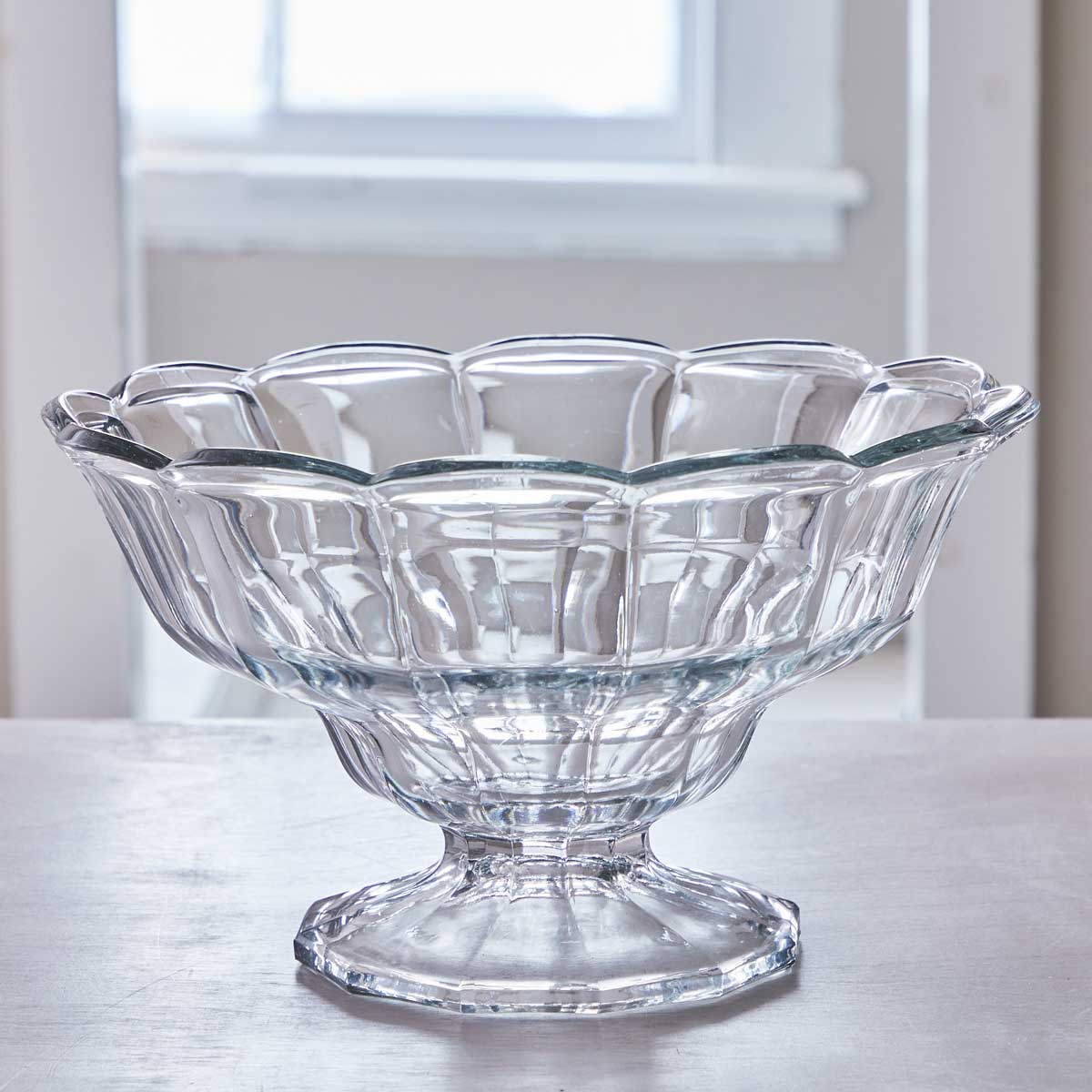 VINTAGE FOOTED DECORATIVE GLASS BOWL