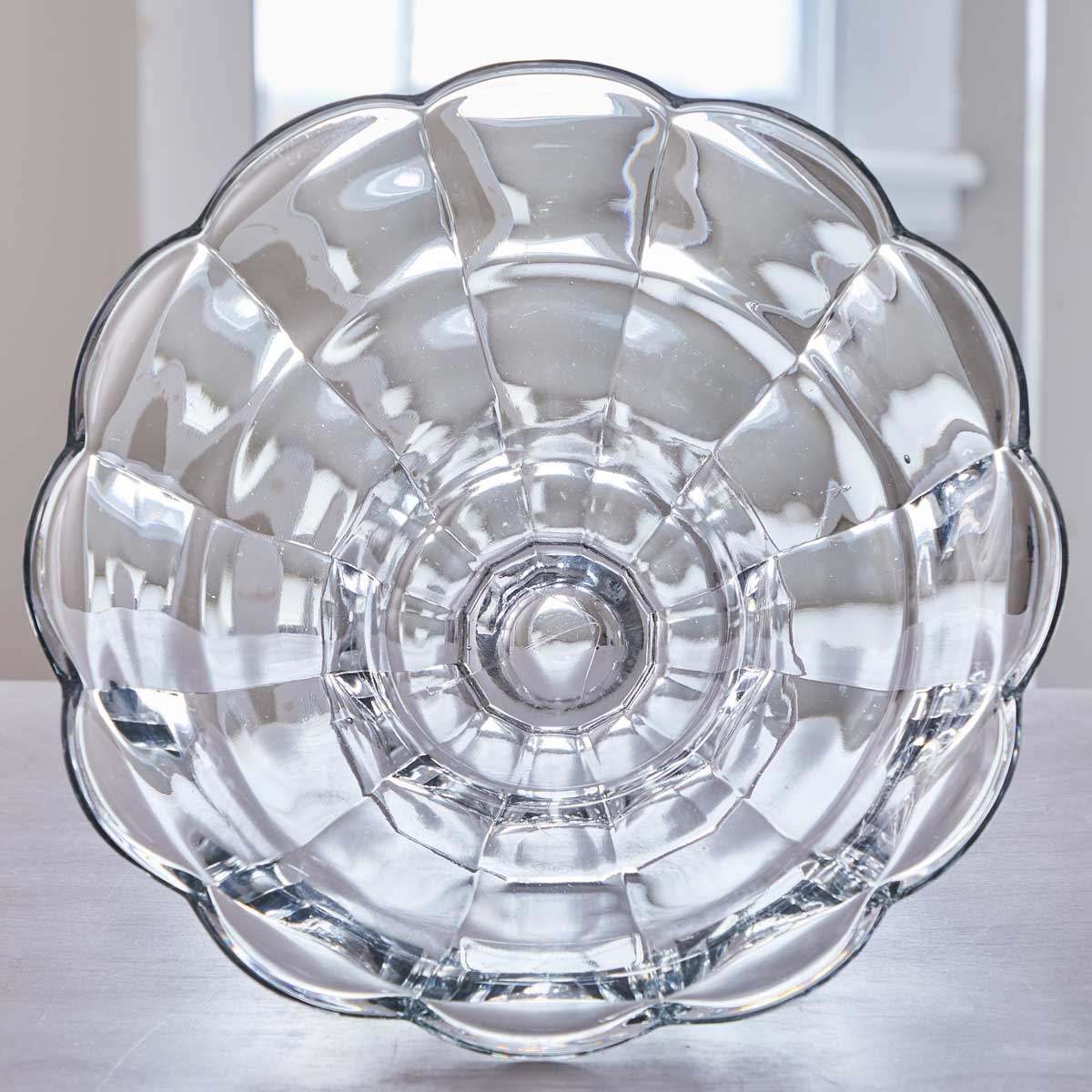 VINTAGE FOOTED DECORATIVE GLASS BOWL