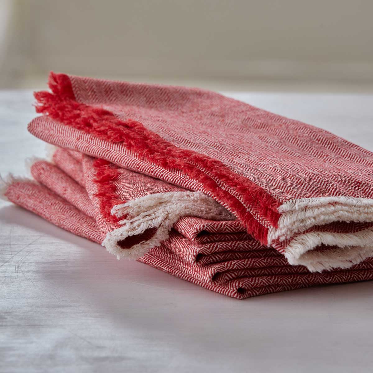 HERRINGBONE FRINGED NAPKIN - RED