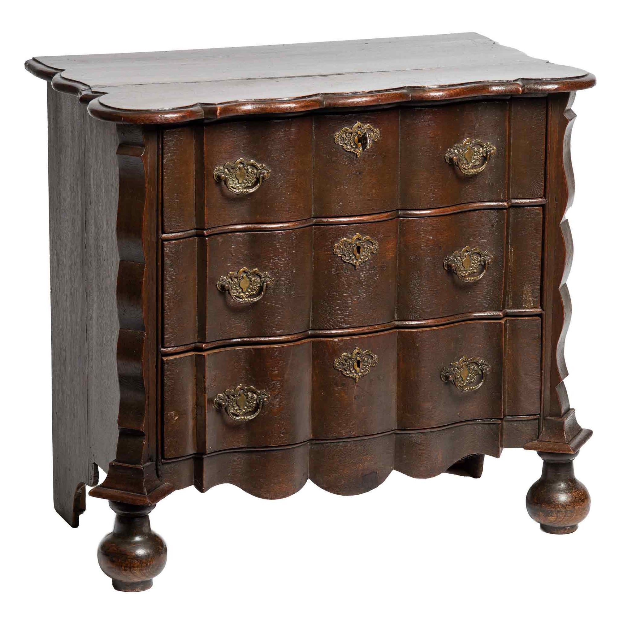 ANTIQUE MAHOGANY CHEST OF DRAWERS