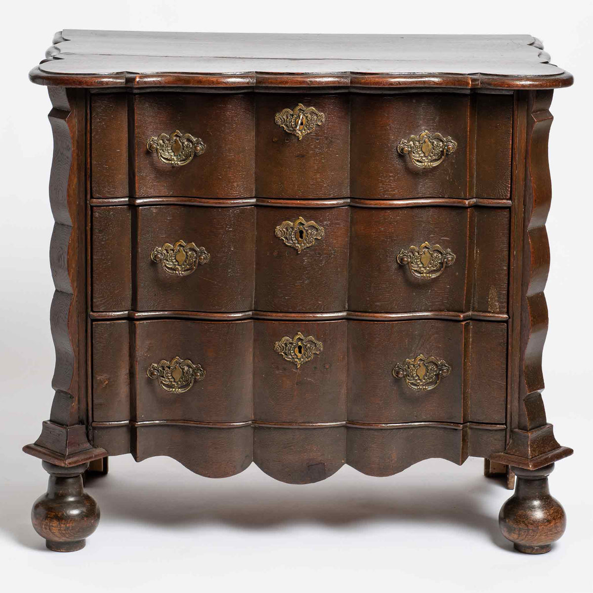 ANTIQUE MAHOGANY CHEST OF DRAWERS